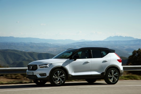 216702_new_volvo_xc40_exterior.jpg